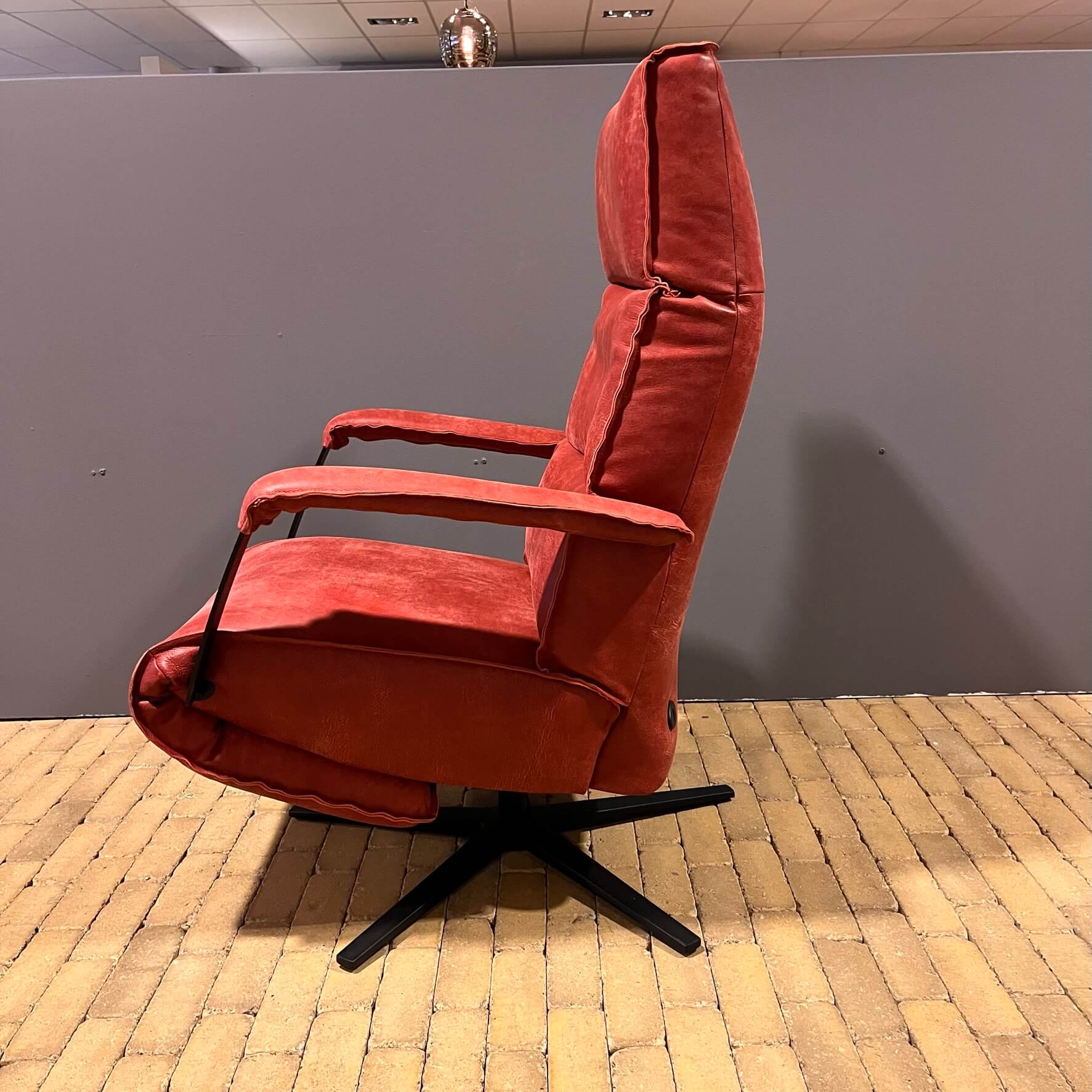 Barcelona relaxfauteuil leer Africa theater rood