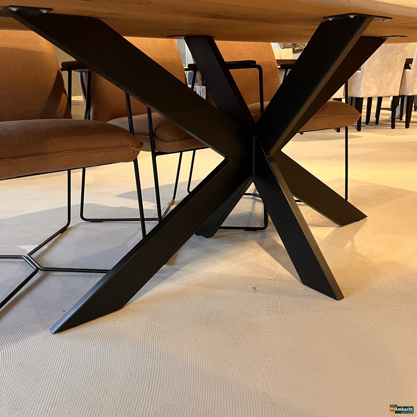 Boomstam eiken eettafel / Poot no. 966