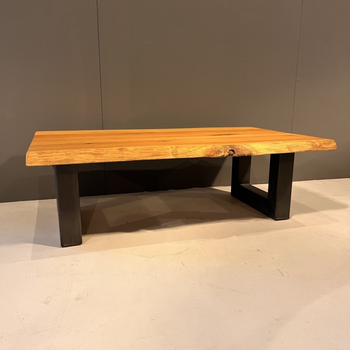 Baumstamm Eiche Couchtisch / U-Fuß
