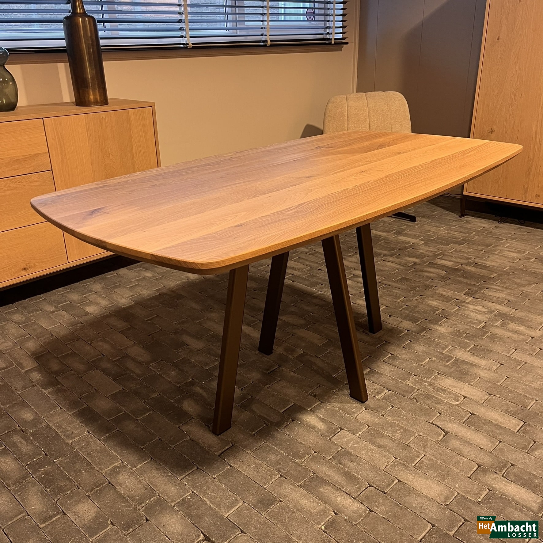Eettafel Zweeds ovaal 160cm-Poten no.928 Anodic Brown