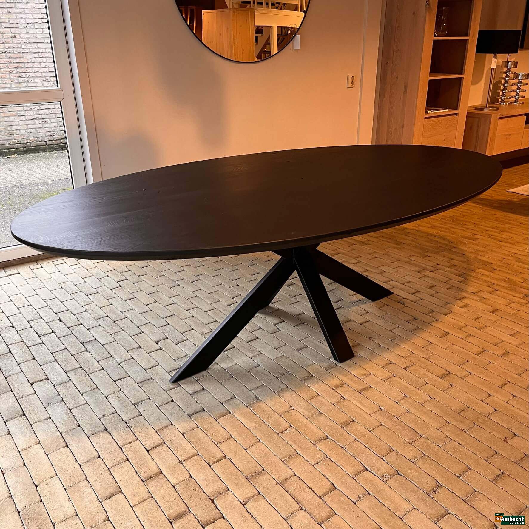 Ellips eiken eettafel 240 x 130 zwart