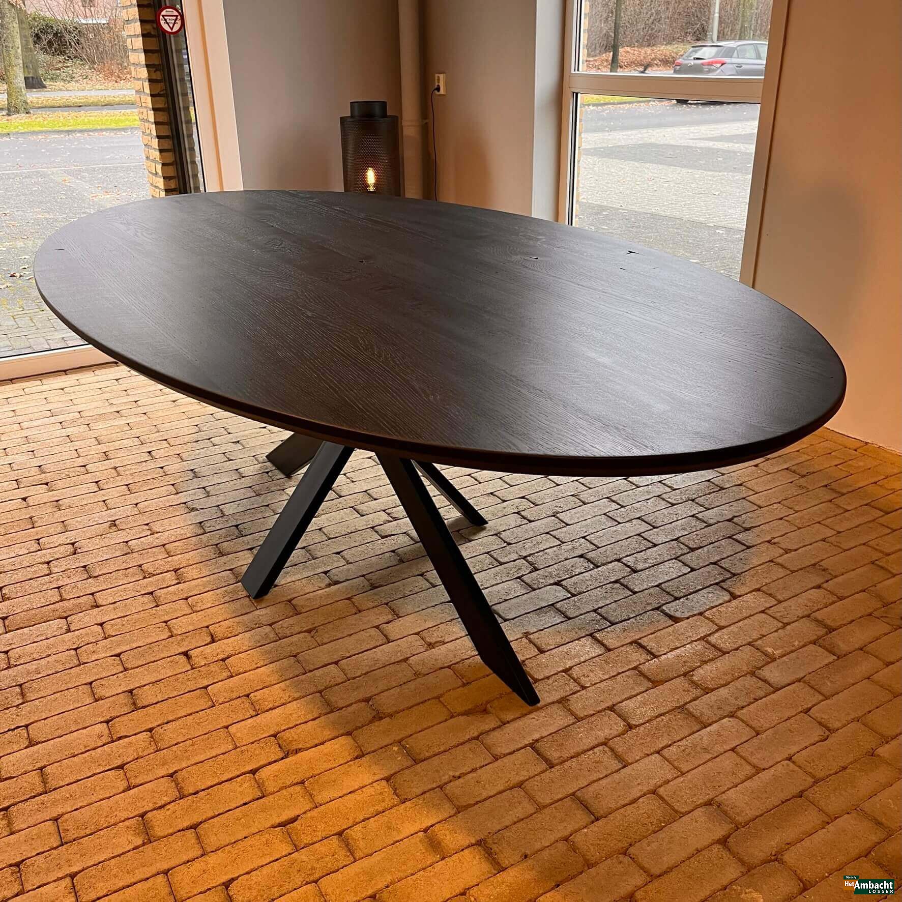 Ellips eiken eettafel 240 x 130 zwart