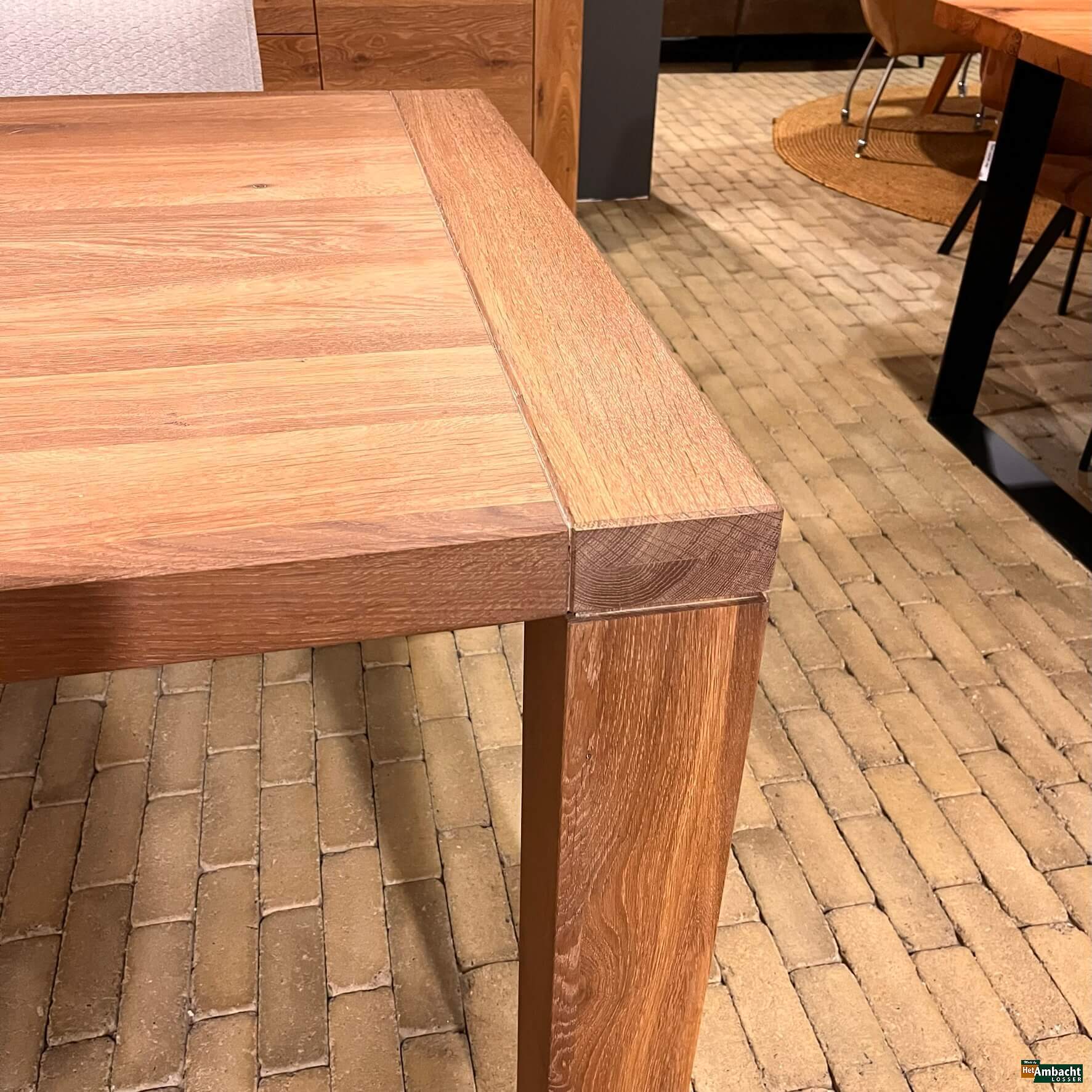 Frejus eetkamertafel eiken