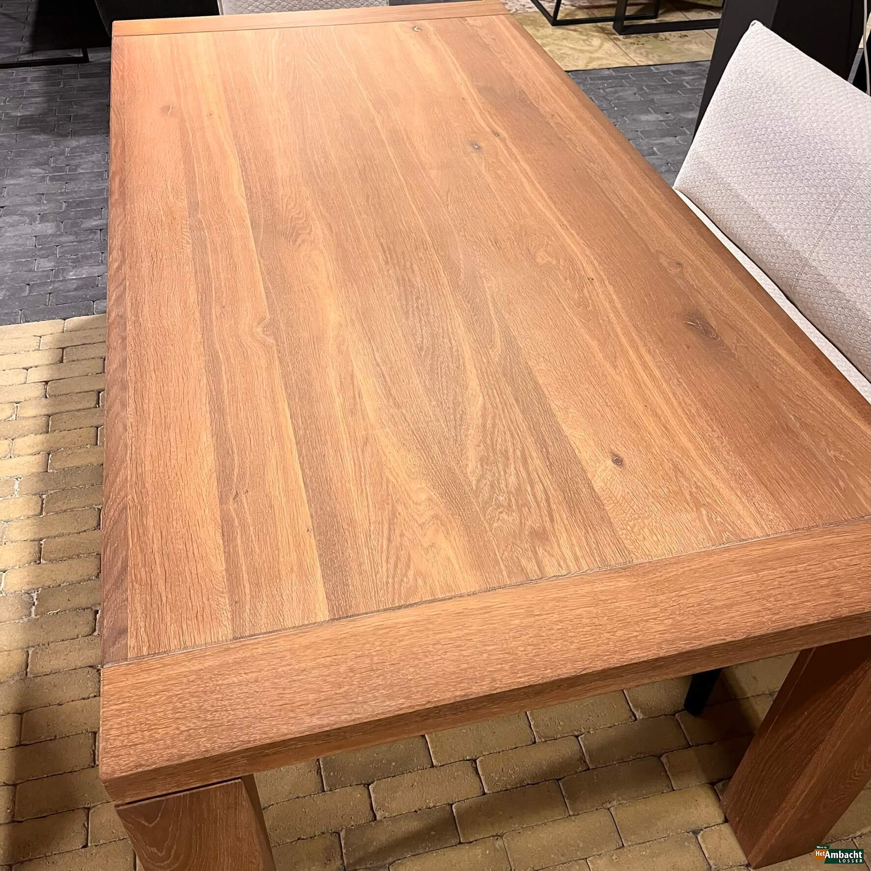 Frejus eetkamertafel eiken