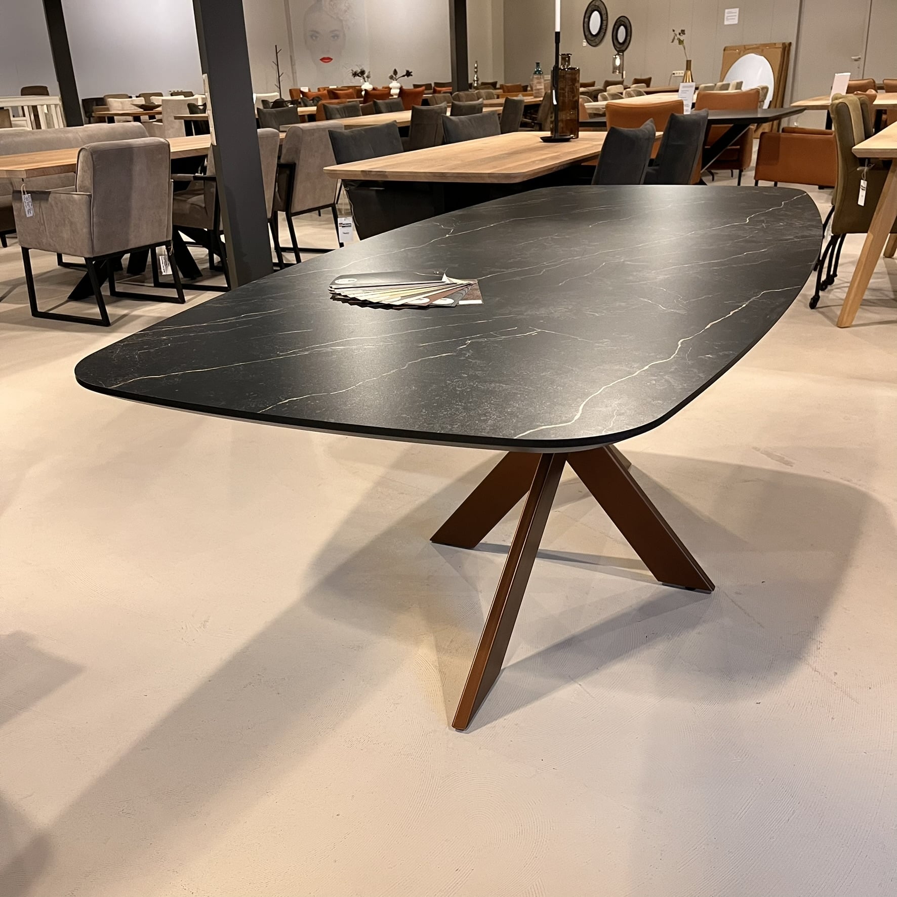 HPL Deens ovale eettafel