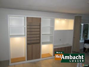 Wandkast eiken/MDF met RVS wijnrek