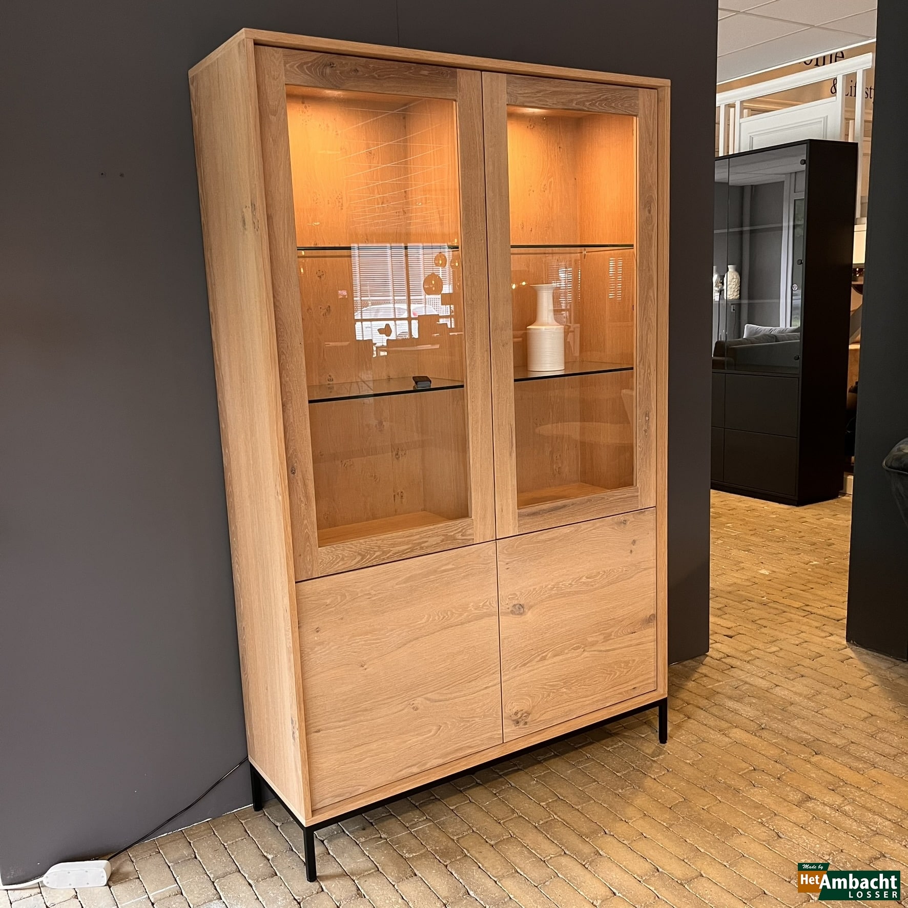 Lyon vitrinekast eiken MetalWood frame