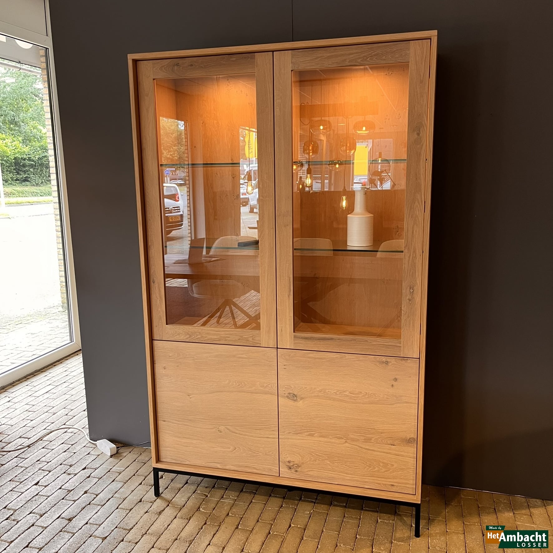 Lyon vitrinekast eiken MetalWood frame