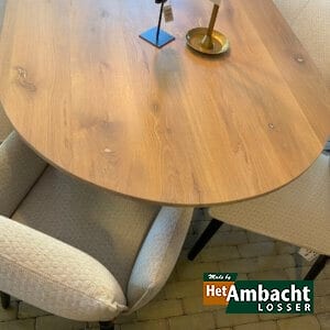 Ovaal eettafel eiken