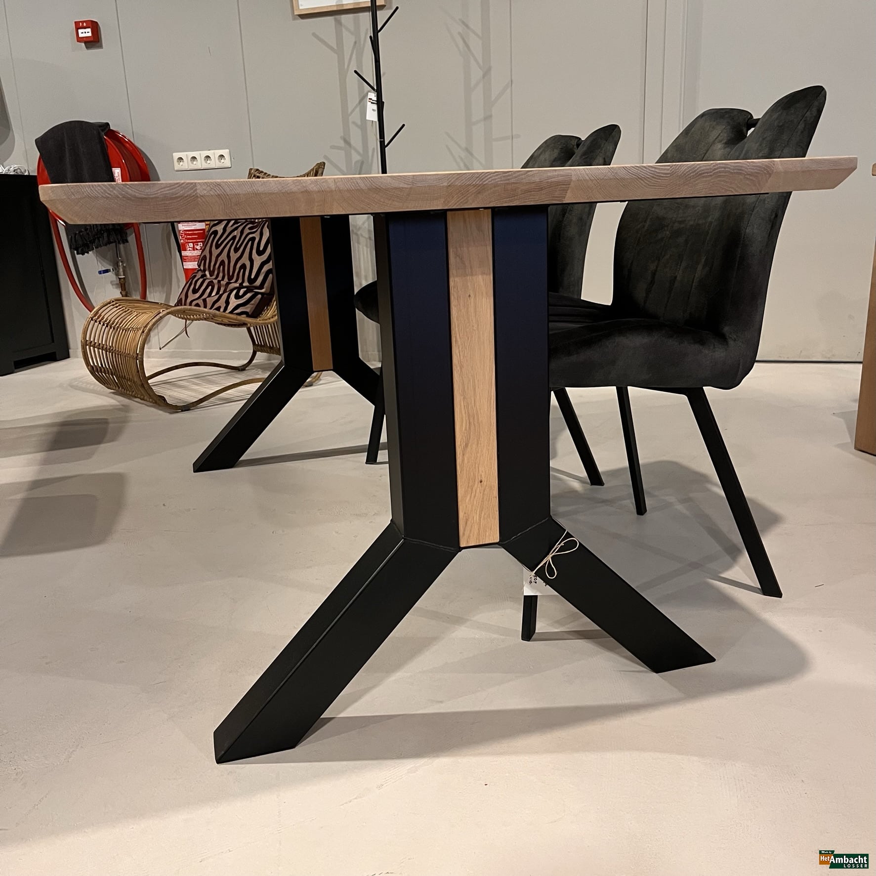 Rechthoekige eiken eettafel – Poot no.925