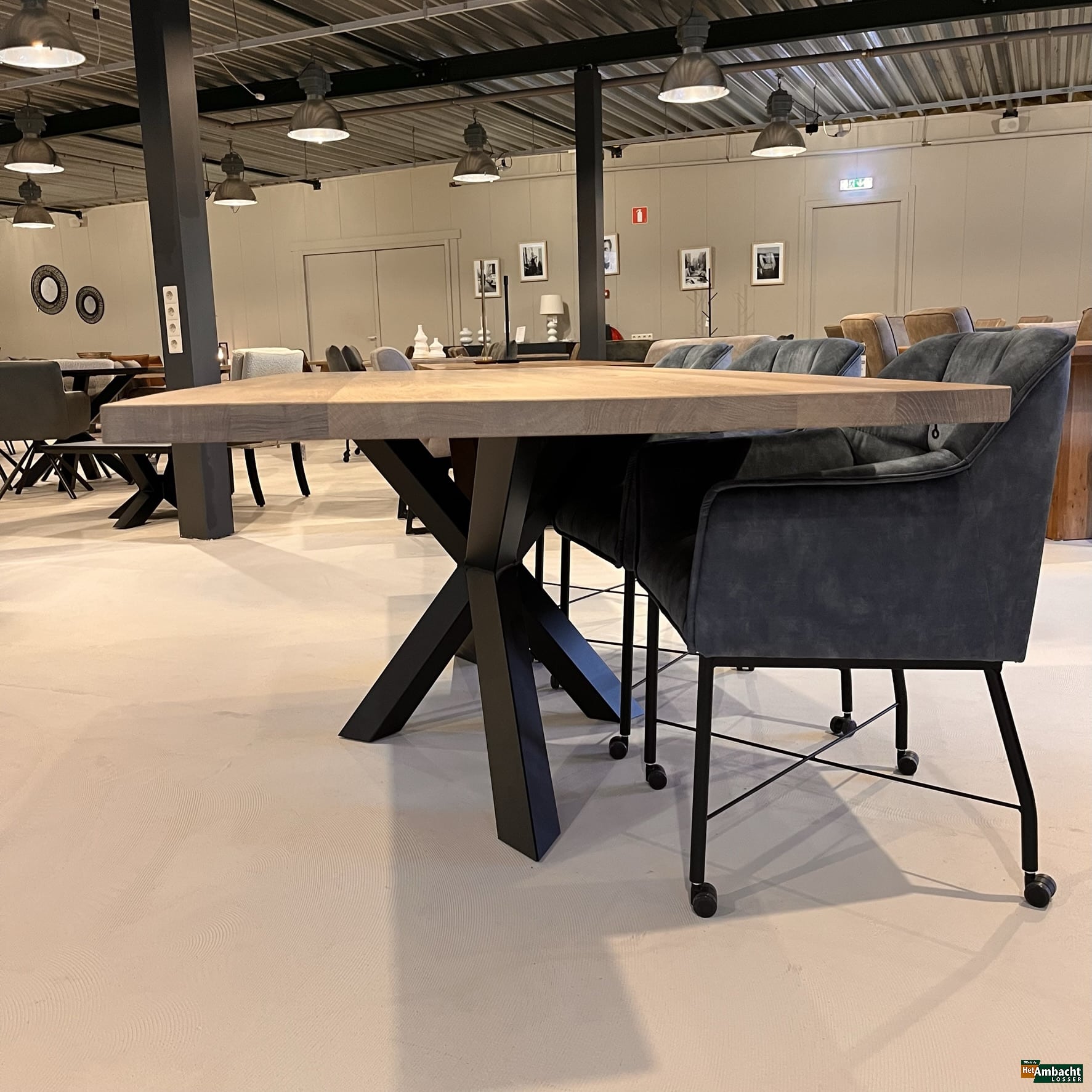 Rechthoekige eiken eettafel – Poot no. 961