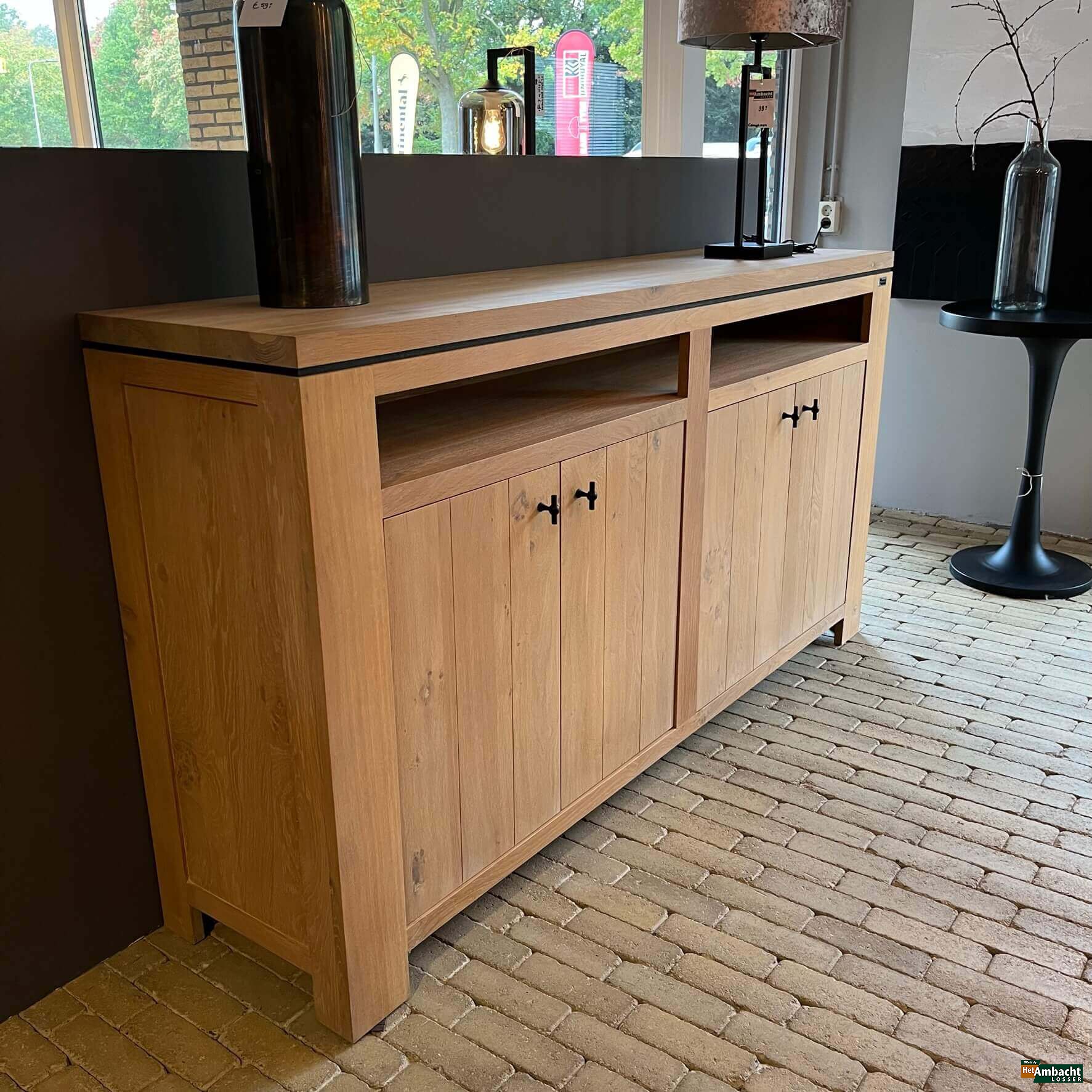 Strak eiken dressoir