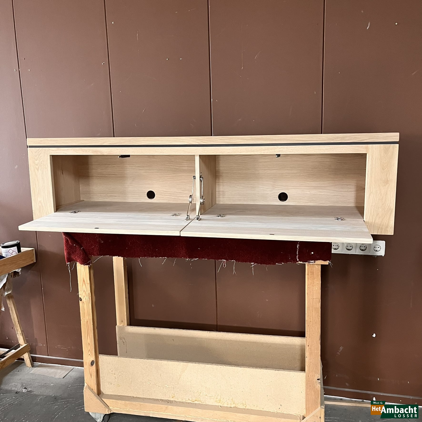Strak zwarte strip TV dressoir 2-kleppen