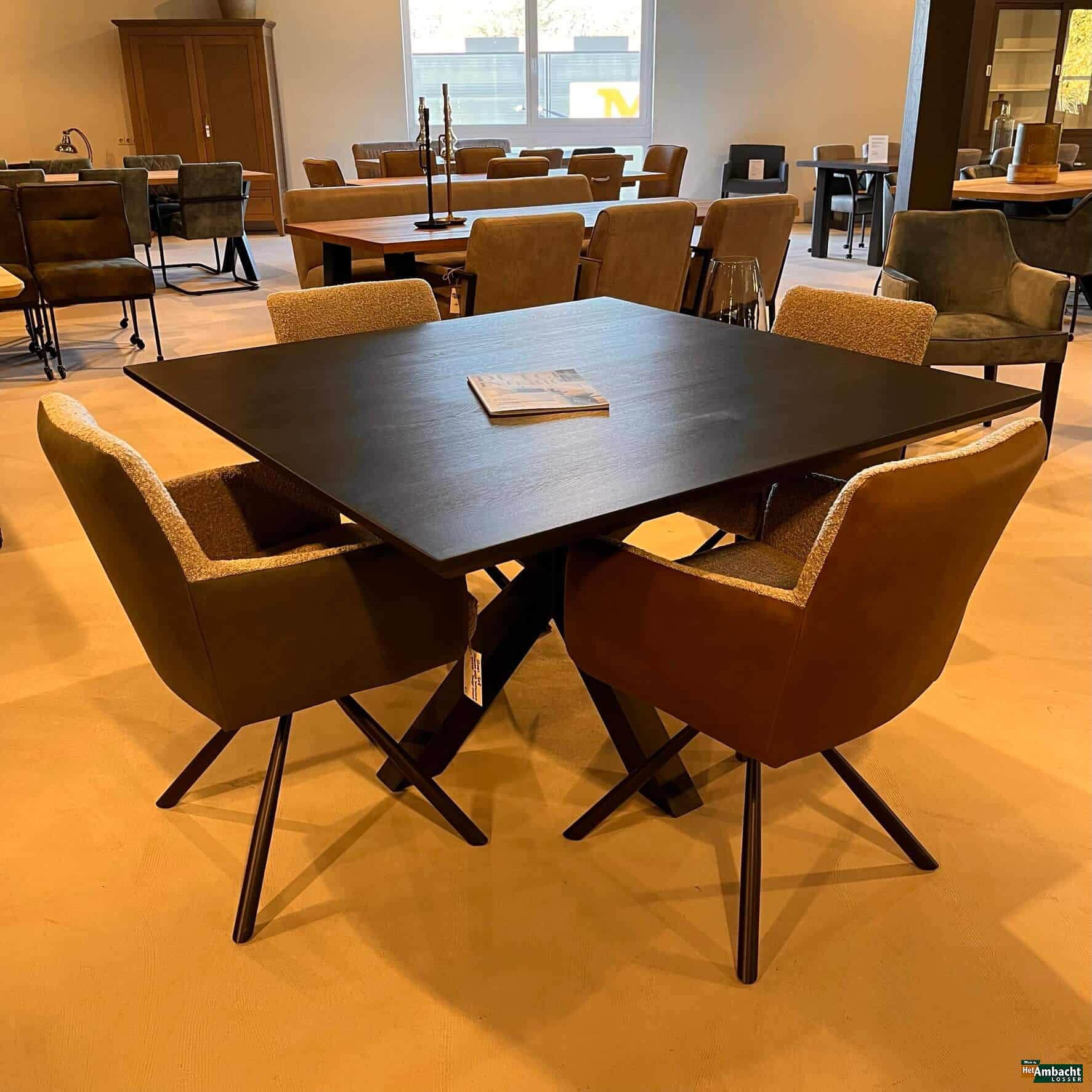 Vierkant eiken eettafel – Poot no.924