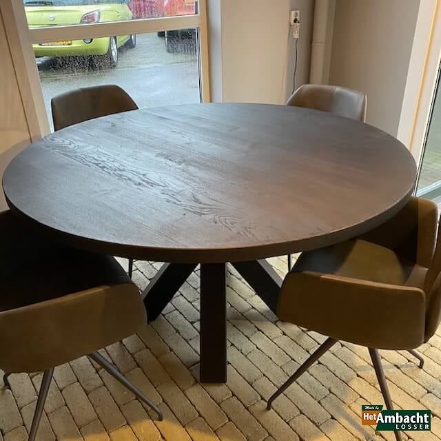 Walsstaal spinpoot / Eiken ronde eettafel