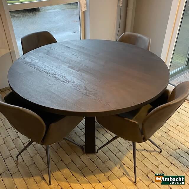 Walsstaal spinpoot / Eiken ronde eettafel