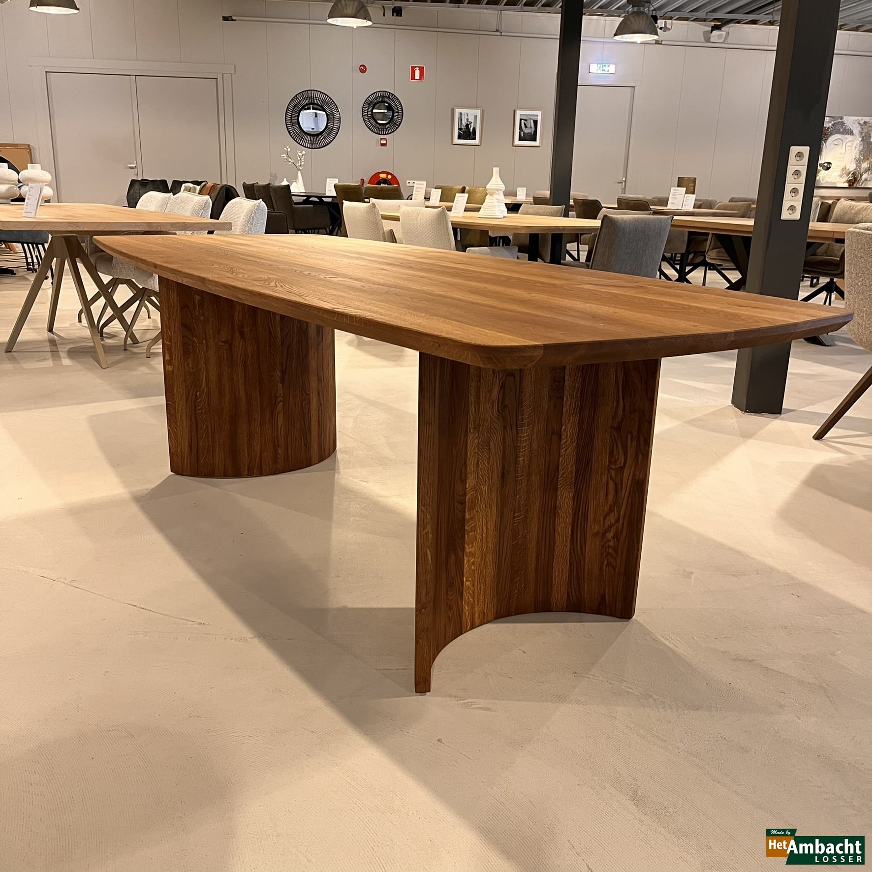 Zweeds ovaal eiken eettafel 240 -Eiken poot no.793