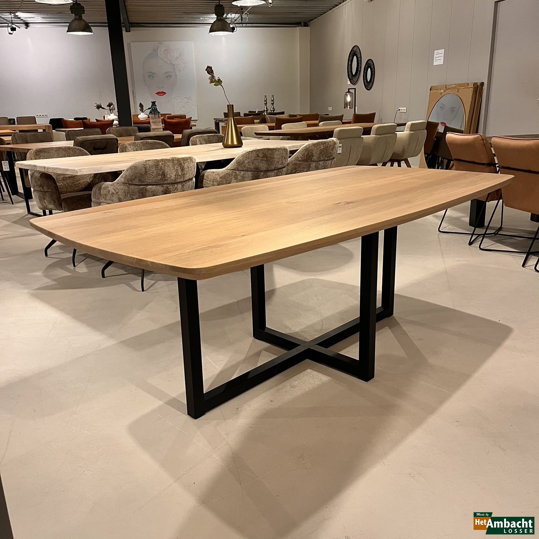 Zweeds ovaal eiken eettafel 210-Kruispoot zwart