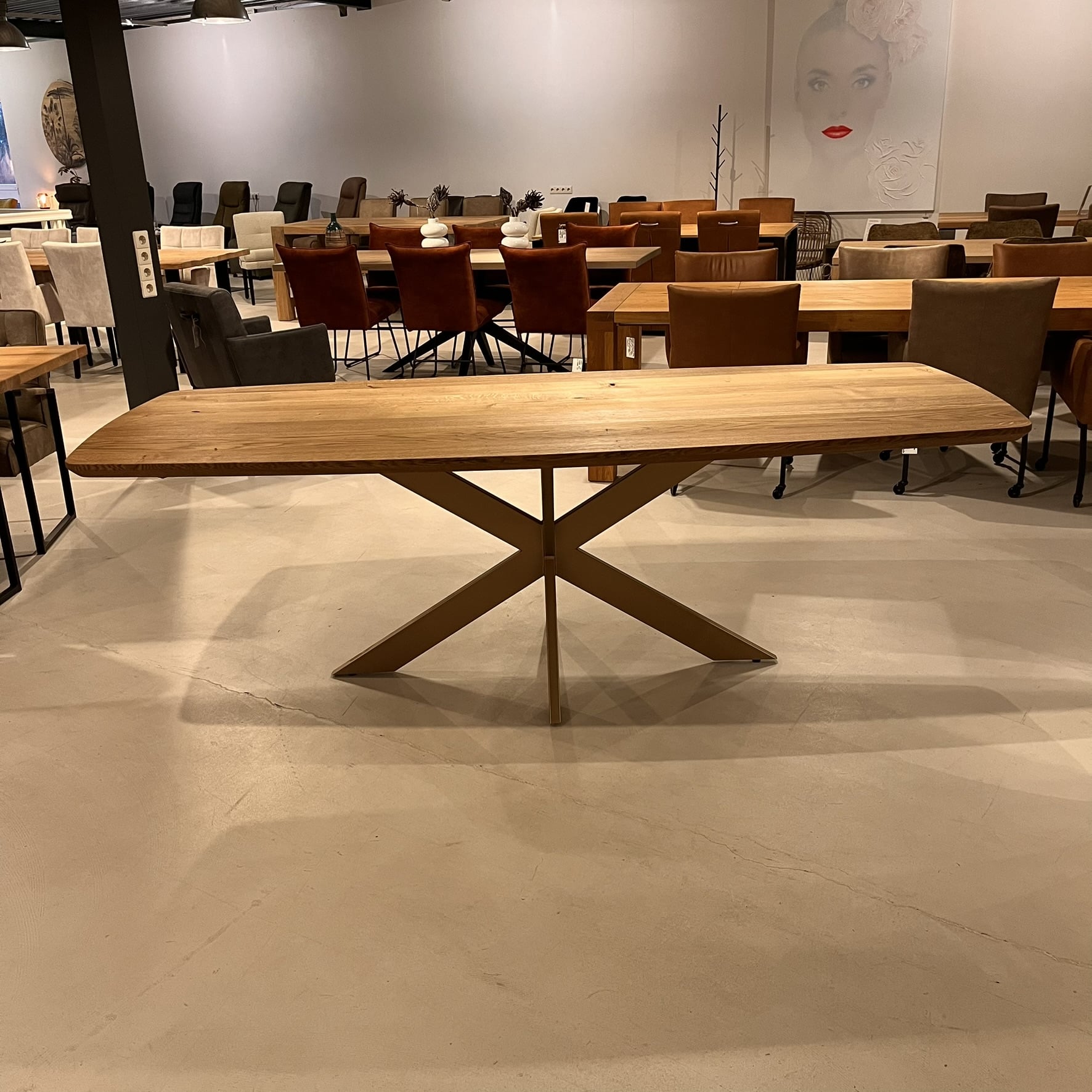 Zweeds ovaal eiken eettafel 240-Spinpoot no.966 BronsAntiek
